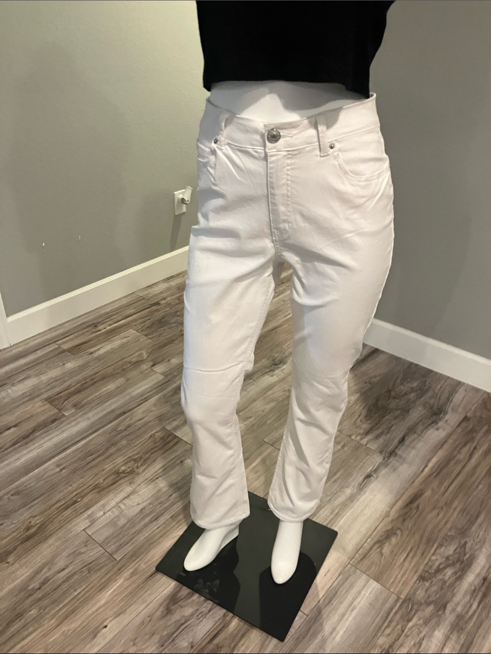 High-Rise Women's Straight-Leg Jeans in White